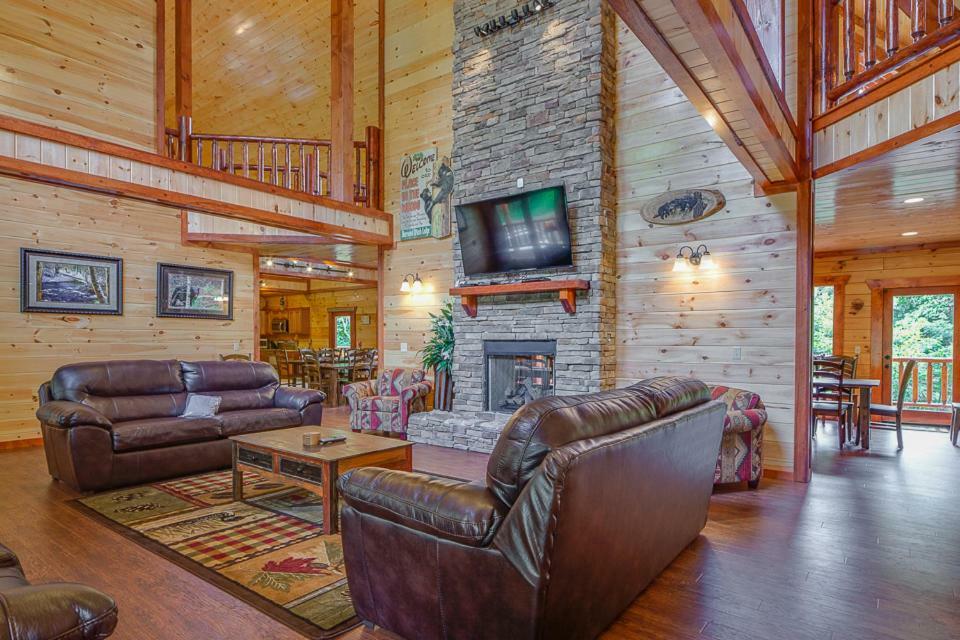 Sherwood Splash Lodge, 11 Bedrooms, Sleeps 52, Theater, Indoor Pool, Free Wifi Pigeon Forge Exterior photo