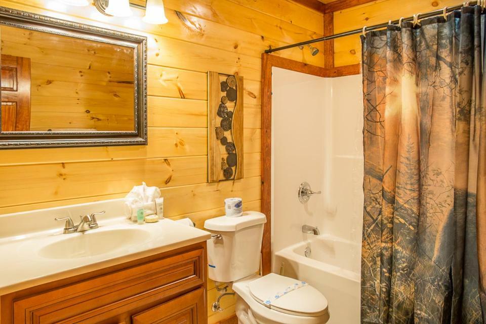 Sherwood Splash Lodge, 11 Bedrooms, Sleeps 52, Theater, Indoor Pool, Free Wifi Pigeon Forge Exterior photo