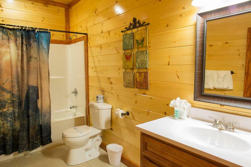 Sherwood Splash Lodge, 11 Bedrooms, Sleeps 52, Theater, Indoor Pool, Free Wifi Pigeon Forge Exterior photo