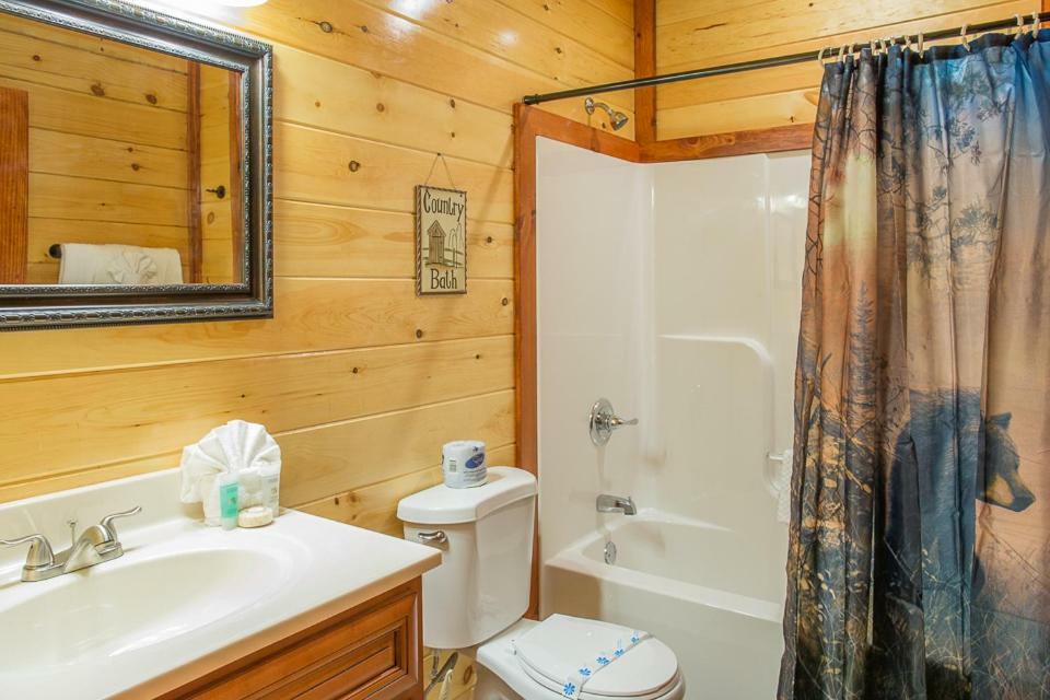 Sherwood Splash Lodge, 11 Bedrooms, Sleeps 52, Theater, Indoor Pool, Free Wifi Pigeon Forge Exterior photo