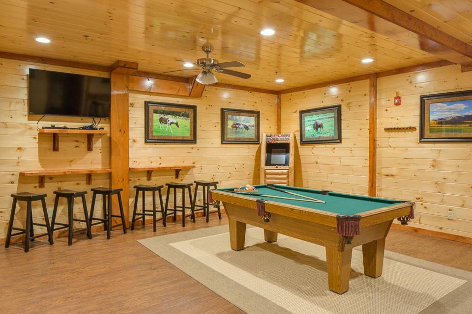 Sherwood Splash Lodge, 11 Bedrooms, Sleeps 52, Theater, Indoor Pool, Free Wifi Pigeon Forge Exterior photo