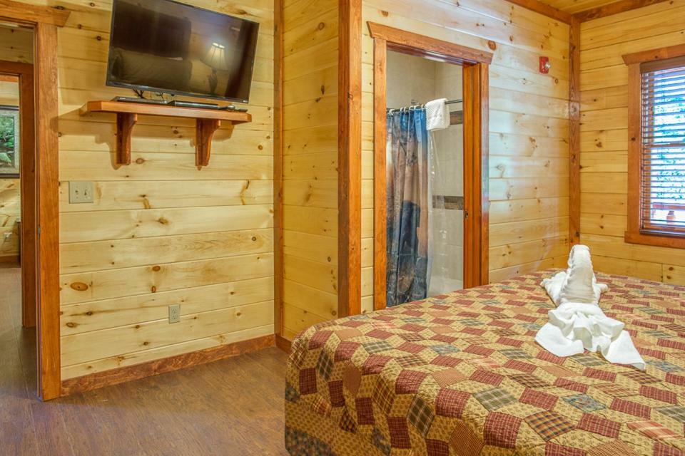 Sherwood Splash Lodge, 11 Bedrooms, Sleeps 52, Theater, Indoor Pool, Free Wifi Pigeon Forge Exterior photo