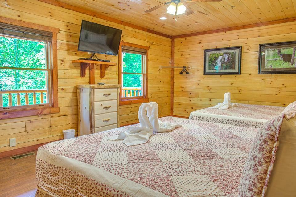 Sherwood Splash Lodge, 11 Bedrooms, Sleeps 52, Theater, Indoor Pool, Free Wifi Pigeon Forge Exterior photo