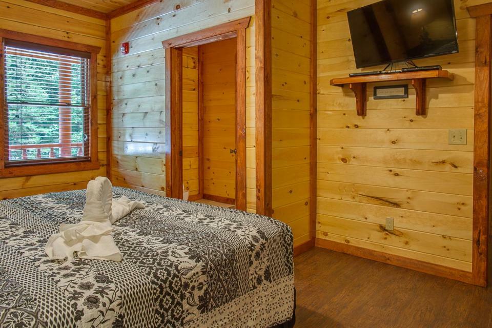 Sherwood Splash Lodge, 11 Bedrooms, Sleeps 52, Theater, Indoor Pool, Free Wifi Pigeon Forge Exterior photo