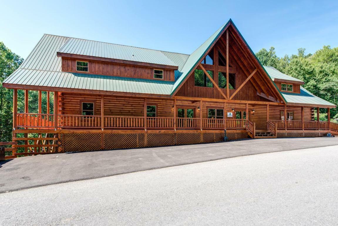 Sherwood Splash Lodge, 11 Bedrooms, Sleeps 52, Theater, Indoor Pool, Free Wifi Pigeon Forge Exterior photo