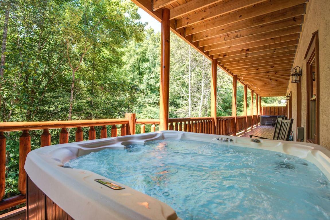 Sherwood Splash Lodge, 11 Bedrooms, Sleeps 52, Theater, Indoor Pool, Free Wifi Pigeon Forge Exterior photo