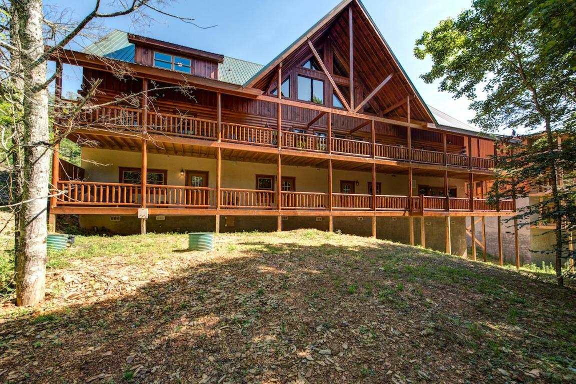 Sherwood Splash Lodge, 11 Bedrooms, Sleeps 52, Theater, Indoor Pool, Free Wifi Pigeon Forge Exterior photo